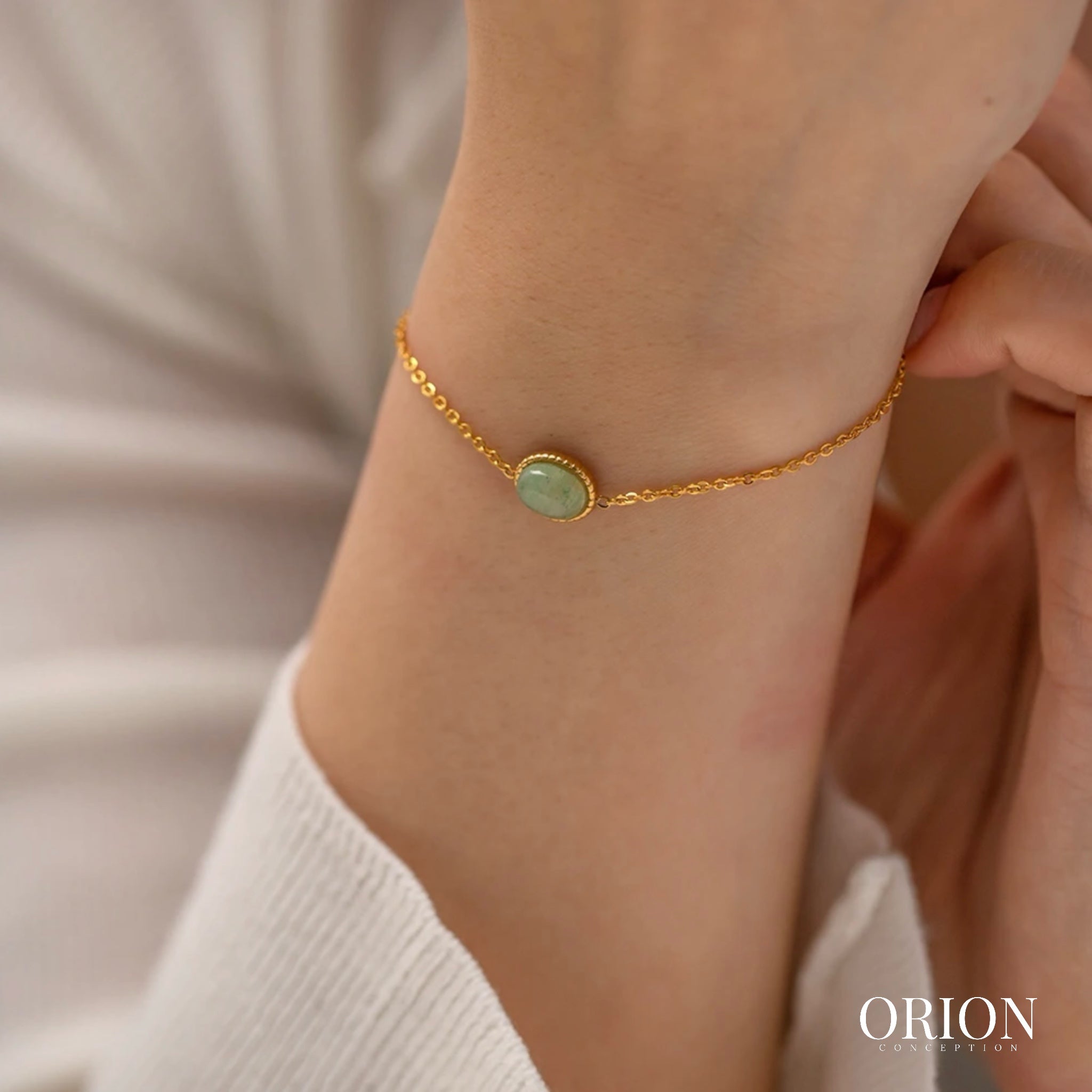 bracelet doré plaqué avec perle verte de qualité